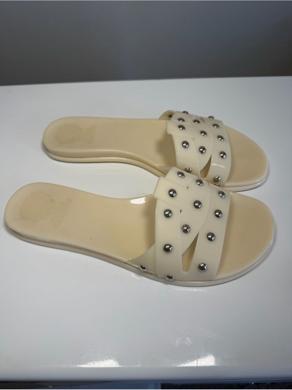 Vince Camuto Studded Jelly Slide Sandals Off White Cream Beige Slip On Flat 9